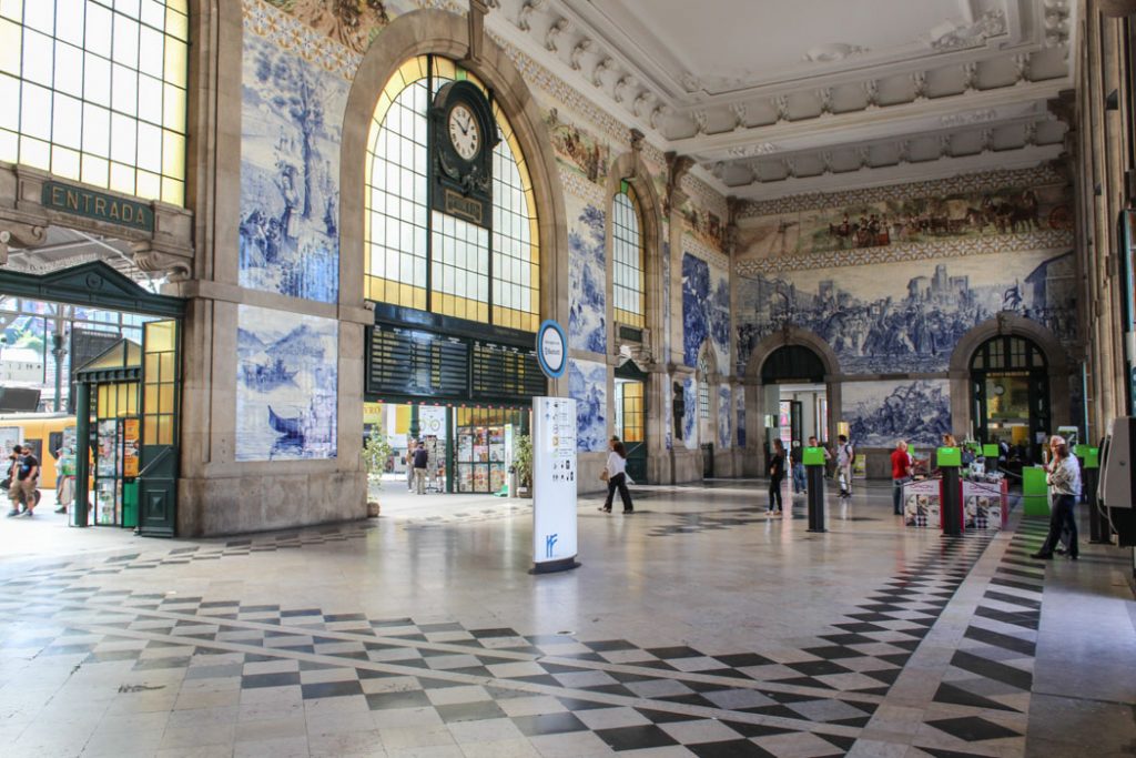 Unterwegs in Portugal Mit dem Zug von Porto nach Lissabon