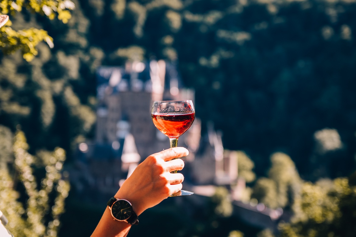 Lebe jeden Moment | Burg Eltz mit Rioja
