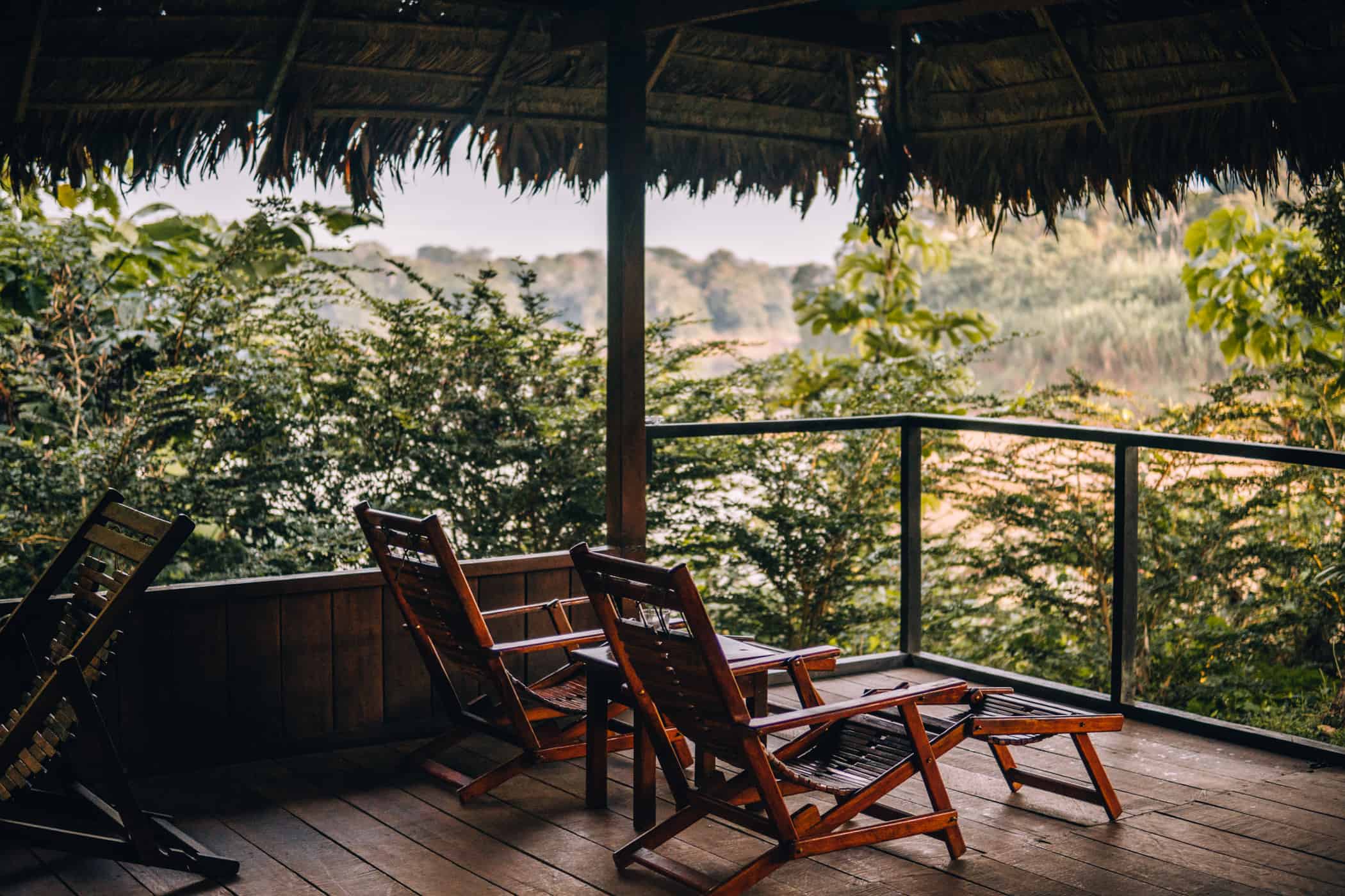 Amazonas Tour in Peru - Dschungelabenteuer in Puerto Maldonado: Liegen mit Flussblick in der Cayman Lodge